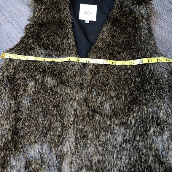 JACK By BB Dakota Womens Faux Fur Vest Brown Lined V Neck M Soft Versatile EUC - Picture 4 of 7